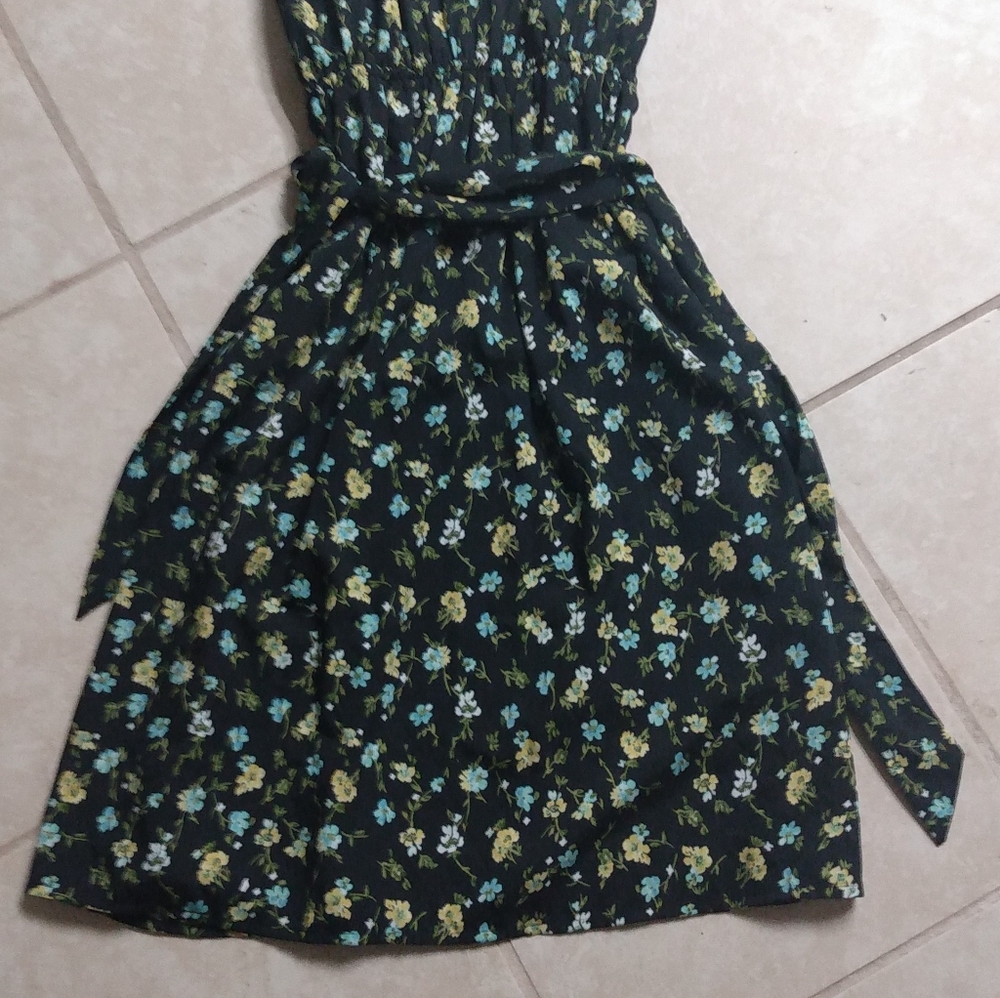 Dress - Picture 7 of 9